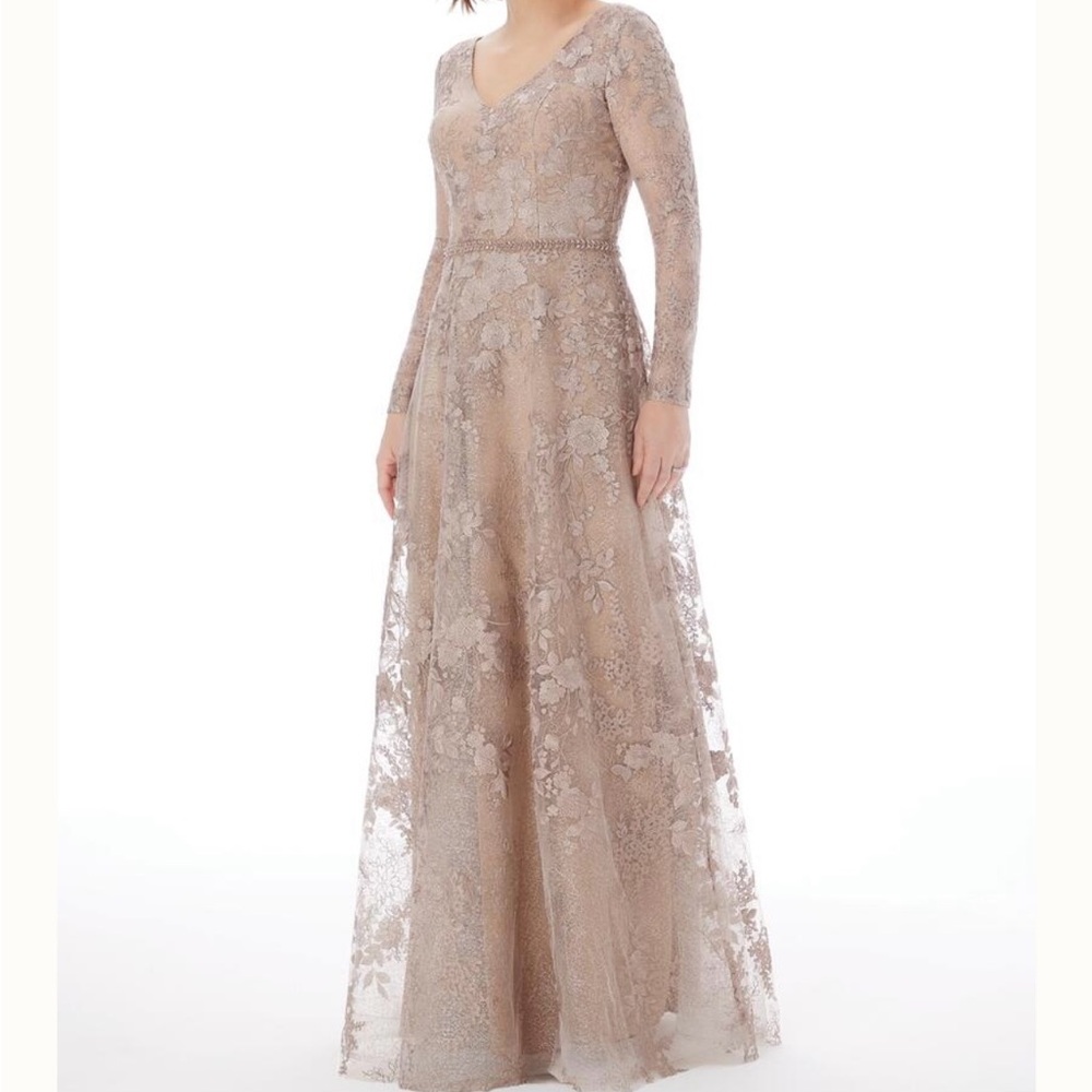 Style:72209DressSize: 16Embroidered NetColour:
Taupe